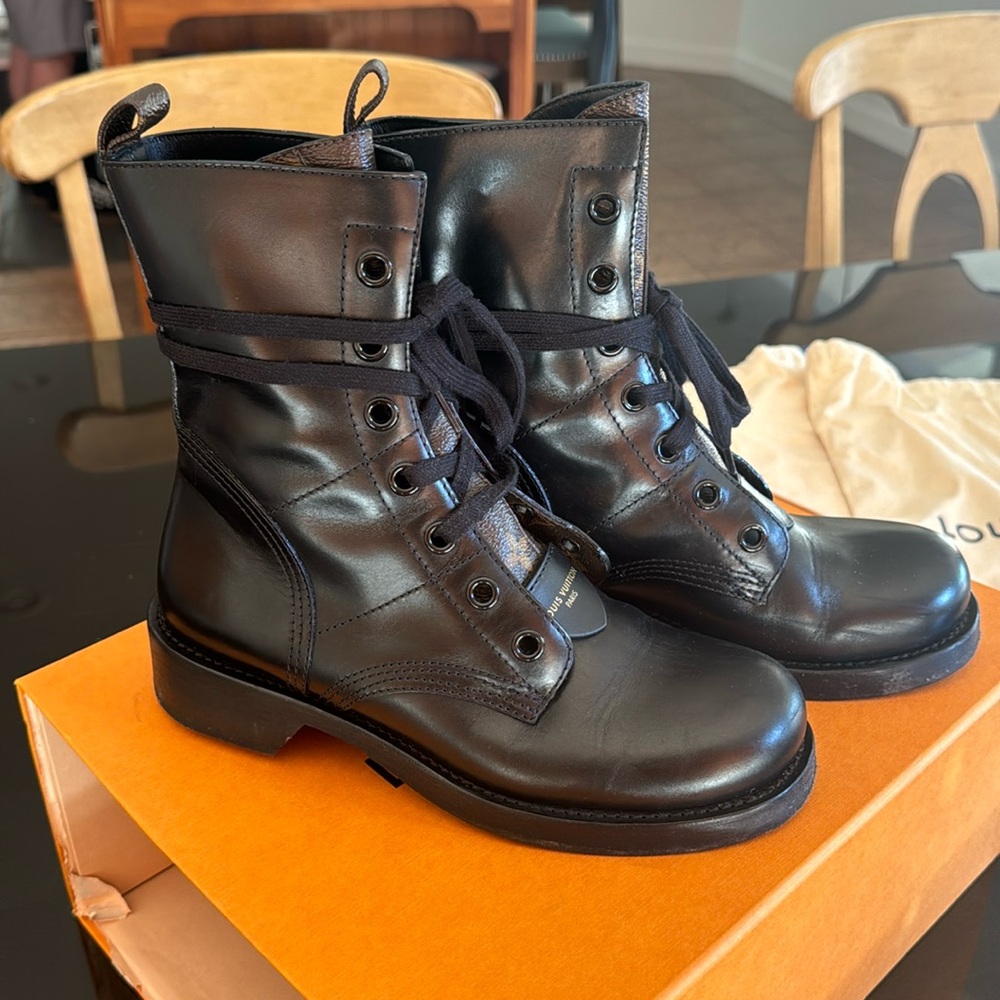 Epic Louis Vuitton boots. Size 38 in great condition.